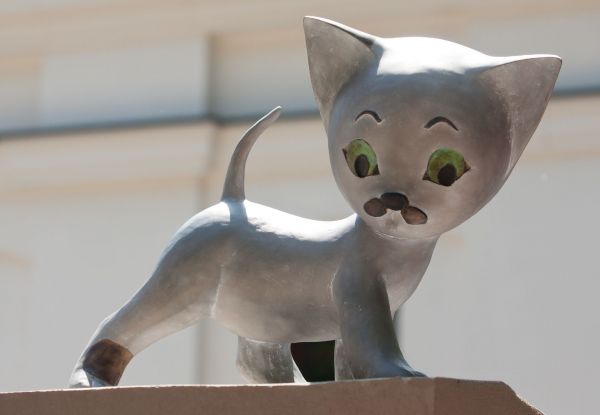 Pomnik - rzeźba kota Filemona w łódzkim Muzeum Kinematografii.