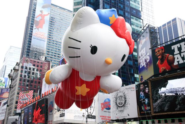 Parada na Manhatanie, balon Hello Kitty jest tam obecny co roku.