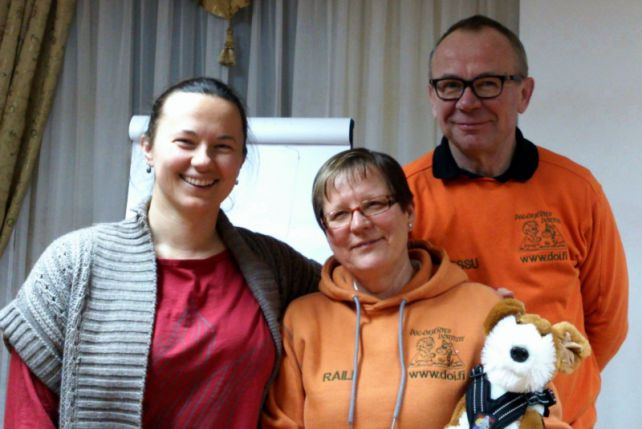 Raili Halme wraz z mężem Heikki Lindqvist oraz Agnieszka Nojszewską z Akademii Porozumiewania się ze zwierzetami Dobry Pies.