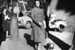 Audrey Hepburn na ulicy Londynu w 1959 r.
