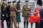 Księżna Kate Middleton podczas spotkania z gwardzistami